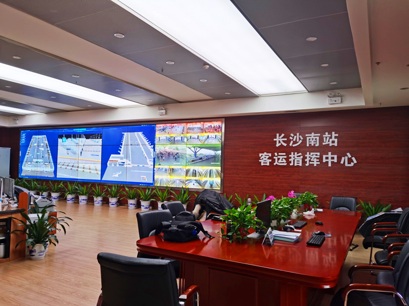 信弘对长沙南站拼接屏的售后